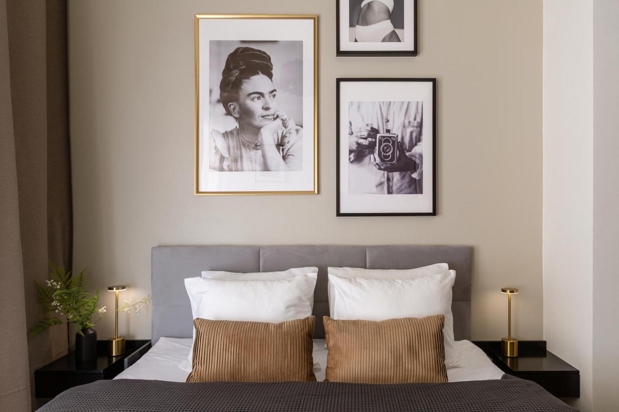 Turnkey I Republic Square Apartments Prag Rum bild