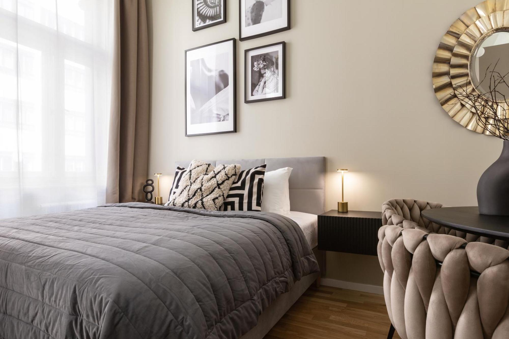 Turnkey I Republic Square Apartments Prag Rum bild