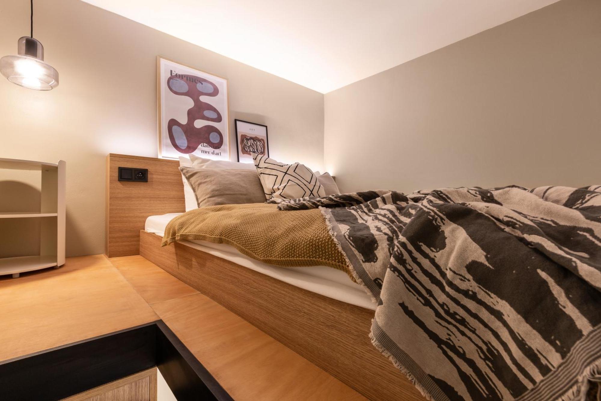 Turnkey I Republic Square Apartments Prag Rum bild